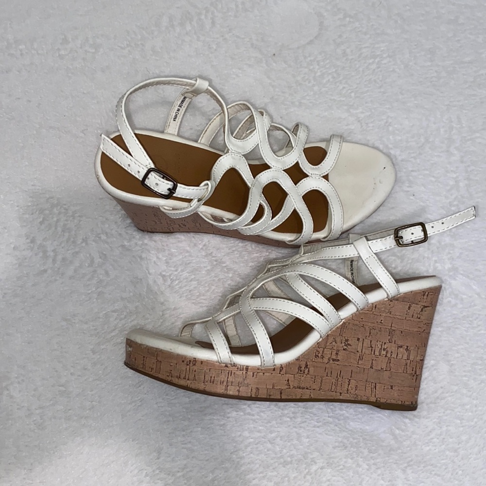 Cute white wedge